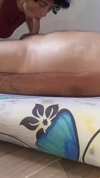 Masáže Těla a Penisu Zahrnují Kouření Na Tašce