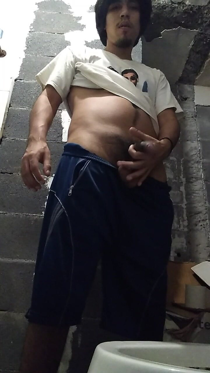 AlexAlejandro13: Pee Horny