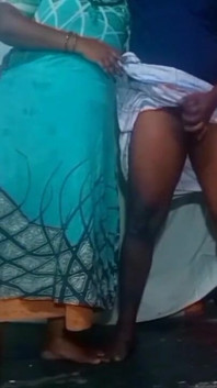 Teman wanita desi berkongkek di rumah kampung