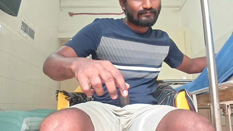 KUMBHA MANOJ KUMAR: Xhard - ซ่อมเตียงโรงพยาบาลหมู่บ้าน