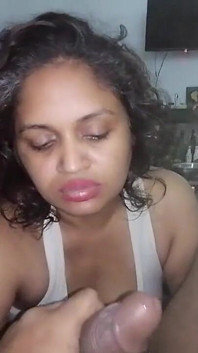 Bhabhi desi menghisap saya semasa bercuti