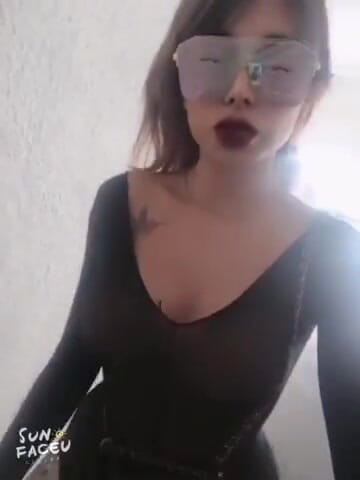 Barbietransxxxx: 非常に官能的なtranny大きなお尻perreo音楽