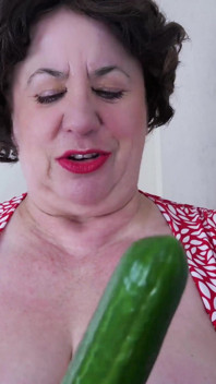 Stepauntie Trisha - Kitchen playtime
