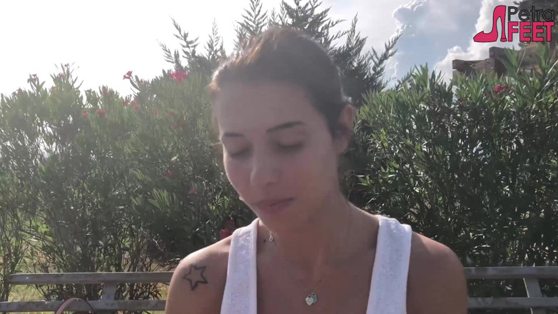 Smokin Fetish: Roken op bankje met hete tiener