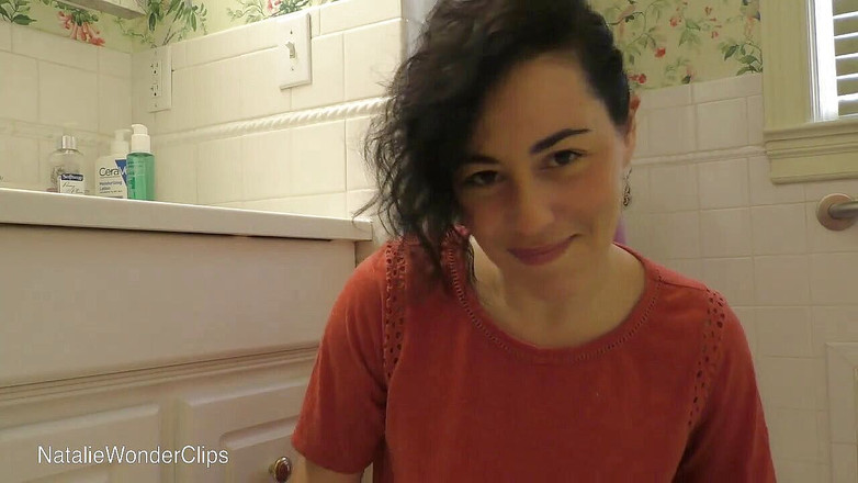 Natalie Wonder: 享受继母黑暗的私人区域的味道