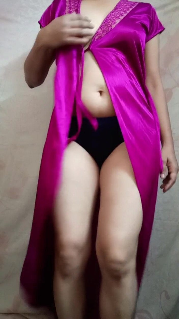 Joya Malik: ダンシングガールが彼氏のためにお尻、胸、腰を見せる動画を録画