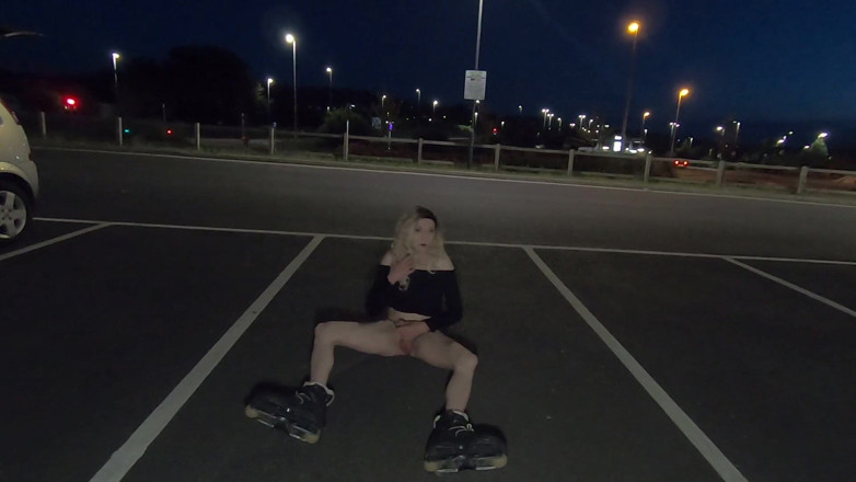 The Midnight Minx: Minxys midnight skate