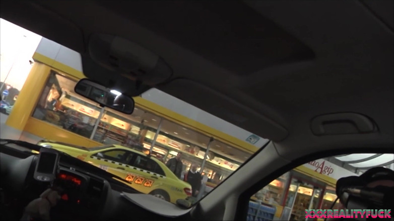 Czech Pornzone: Asunto sexual en la parte del coche.2