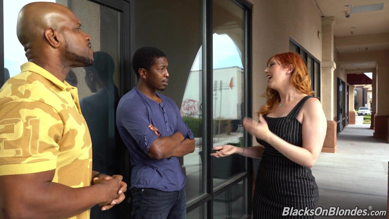 Blacks On Blondes: Het nieuwe product - Lauren Phillips