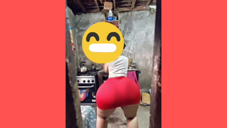 Xprohibidox1: 쪼이는 빨간 치마를 입은 이웃