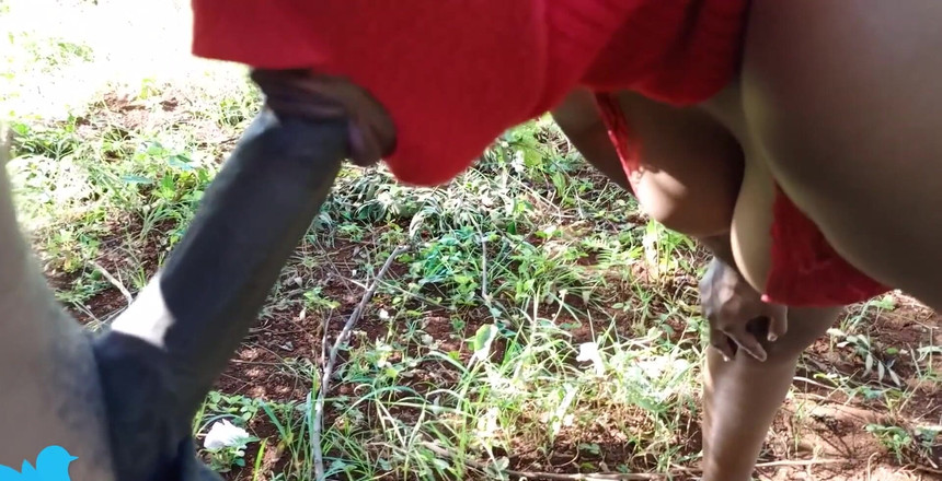 WORLDWIDEPRODUCTIONS: Jag knullade Ellah så hårt i busken så att hon...