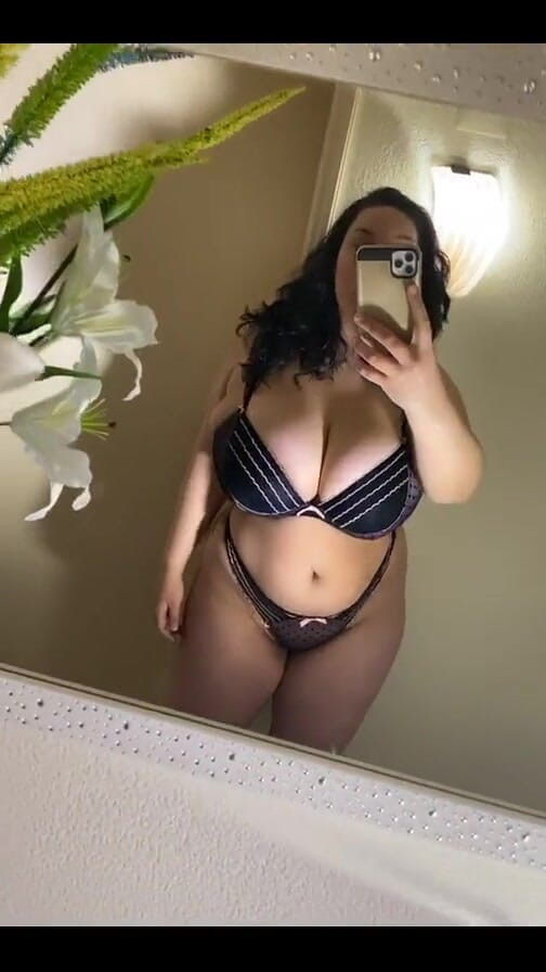 Anastasia Lux: O conjunto de lingerie de hoje se parece com isso ...