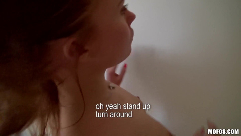Public Pickups: Pickups - Russa peituda Irina precisa de Q'uick Cash e recebe...