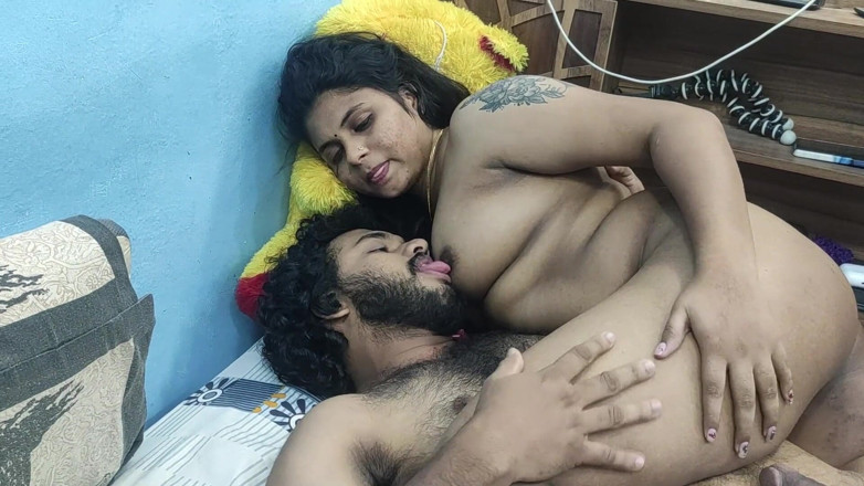 Vaigavarun45: India pareja con tetas chupar esposa y marido disfrutando de...