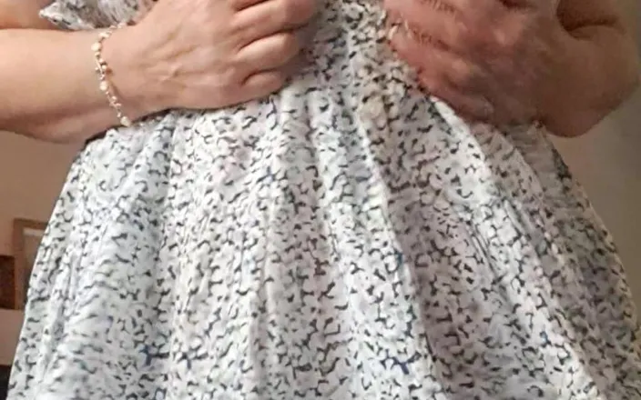 Mommy big hairy pussy: Showing Stepmom's Fat, Hairy Pussy Under Her Dress