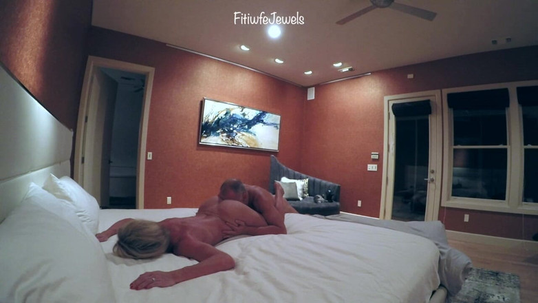 FitwifeJewels: Video privato - mio marito usa un enorme dildo su di...