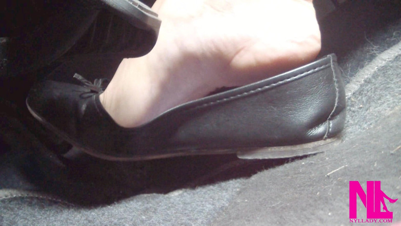 Nyllady: Revving in Black Flats on Barefoot