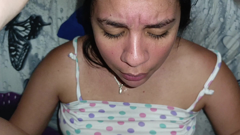 Artemisa74: コロンビア人の継母が私を自分の部屋に呼んでチンポをしゃぶり、私は彼女にとても熱く犯されました