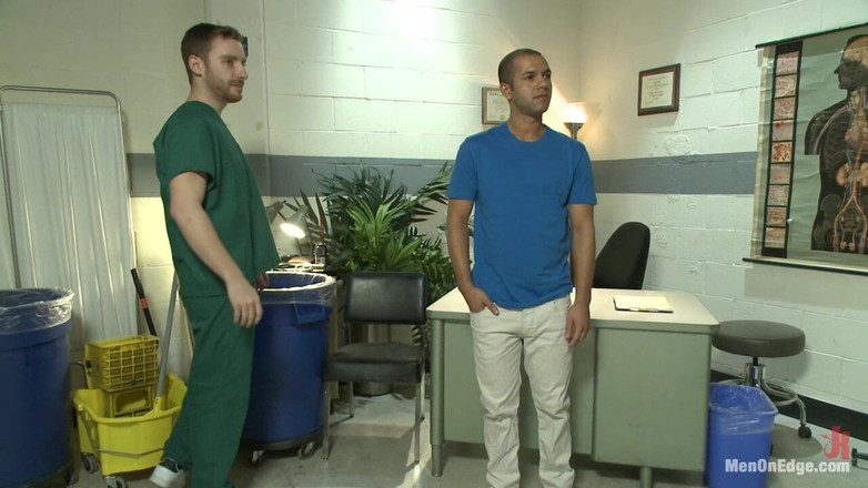 Men on Edge: Carter West tıbbi olarak muayene ediliyor ve iki tarafından sikiliyor