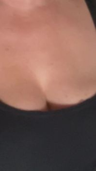 Bouncy peituda esposa gostosa