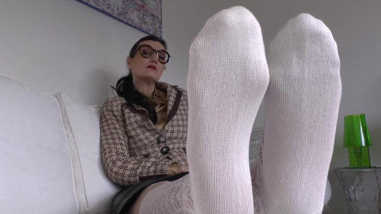 Lady Victoria Valente: Adulmecă-mi picioarele cheesy înainte să sosească Moș Crăciun! Doamna Victoria Valente