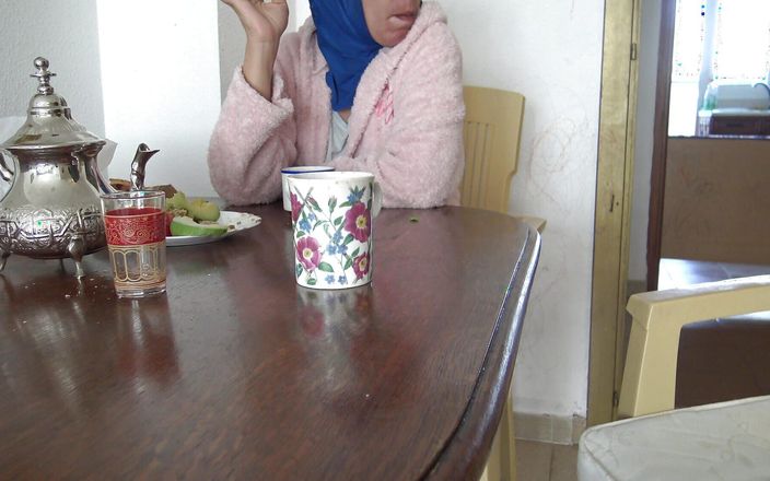 Souzan Halabi: La donna musulmana perversa lascia che il figliastro sborra nel...