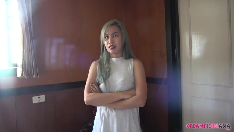 Creampie In Asia: Una bellissima ragazza è stata scopata da un vecchio (anni '50). Improvvisamente fu...