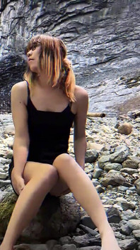 Asiática linda ladyboy pantimedias exposición al aire libre