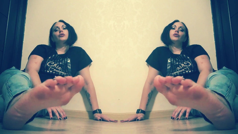 Goddess Misha Goldy: Pieds nus en jean, coaching masturbatoire, CEI