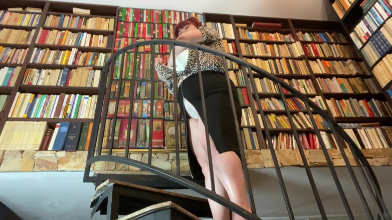 Roxanne Miller: Bibliotekarz sprawia, że cum
