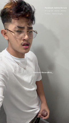 Banana bros: 手淫系列：Nagjakol ako Sa Cr Ng Mall