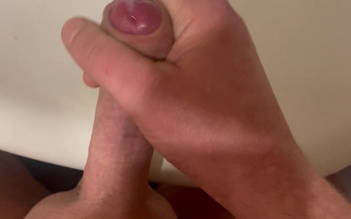 Young cum: शौचालय में मेरे लंड का हस्तमैथुन करना और उसे फिल्माना क्लोज अप