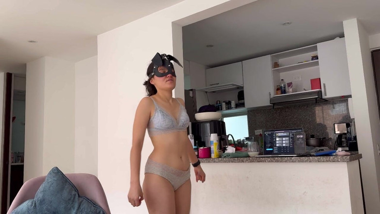 scarlettandc: Їй подобається, коли отримують накази