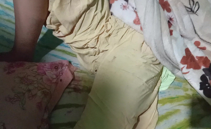 CoupleWorld: Adik tiri nunjukin memek imutnya waktu aku pengen liat
