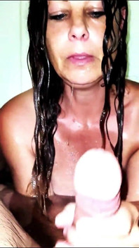 Bath Blowjob Close up
