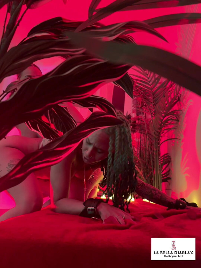 LaBellaDX: Red Passion за кулисами с Wetkittycity