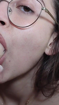 Pene pequeño sabe cómo correrse para mí