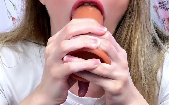 Kinky Passion: Dan kemudian aku akan mengisap penismu dengan keras