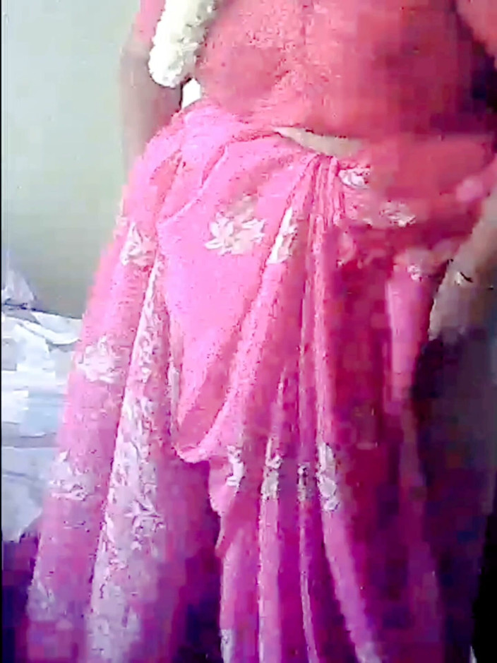 Black & white desicat: Sexy Cheating Wife in Saree Having Sex