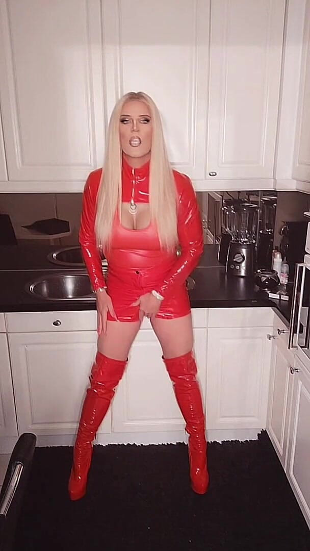 Melissa Glamour: Trans Pvc Merah
