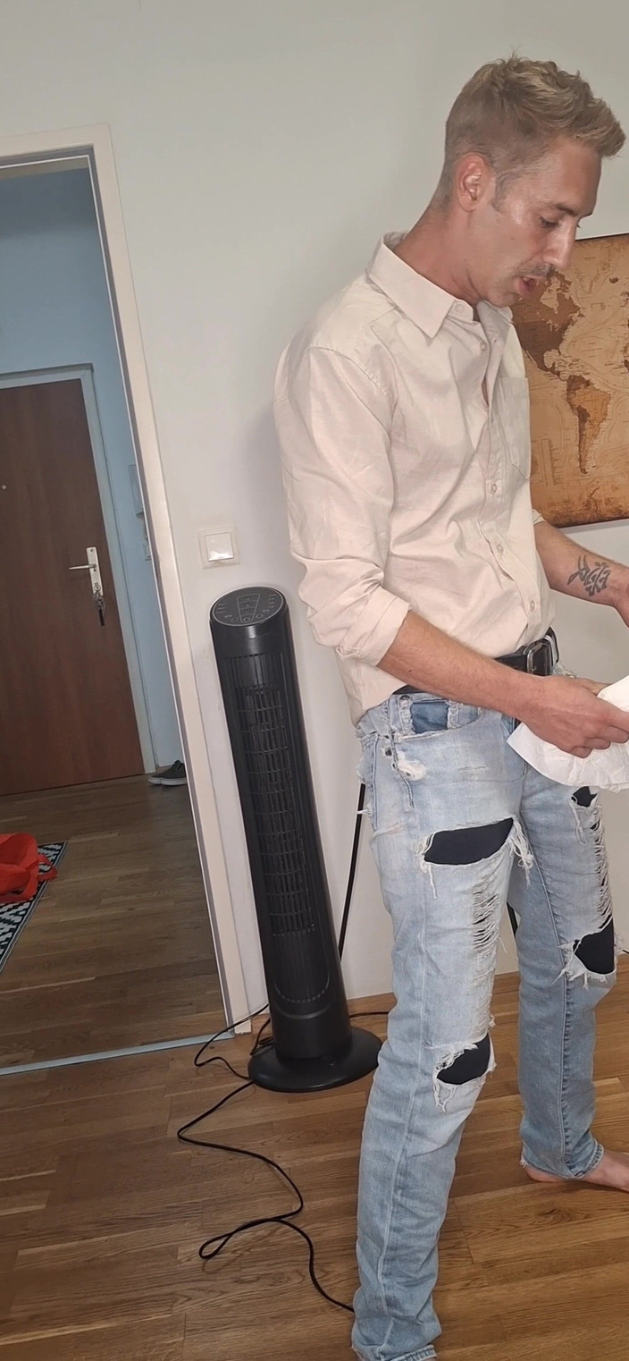 Dexterxxlfun: Thomas Big Dick. Sexy magrinha fodendo o rabo do papai...