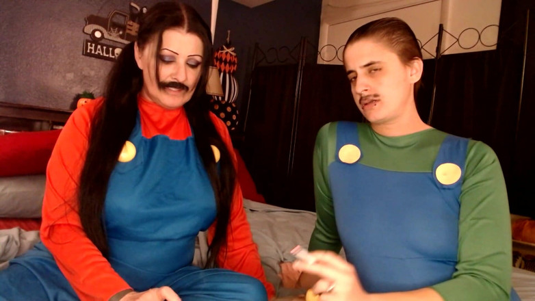 Abby Anna: 할로윈 코스프레 연기 휴식