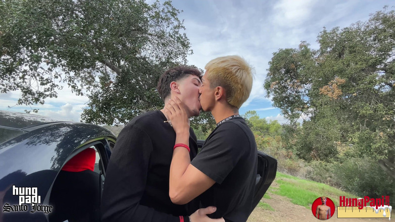 Hung Papi: Pego chupando pau grande, pau sem cortes, papi ao ar...