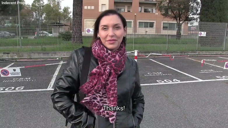 Indecent proposal: Ahlaksız teklif - İtalyan tombul orta yaşlı seksi kadın ahlaksız teklifi kabul...