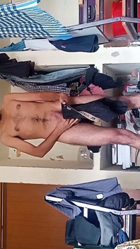 En cela, je me dévoile et montre mon corps nu