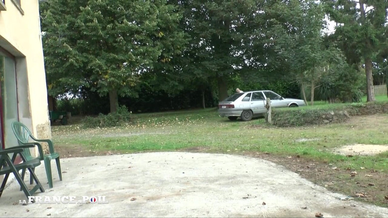 French Wives Offered: Trio, pareja amateur visitando Candice para un plan de sexo...