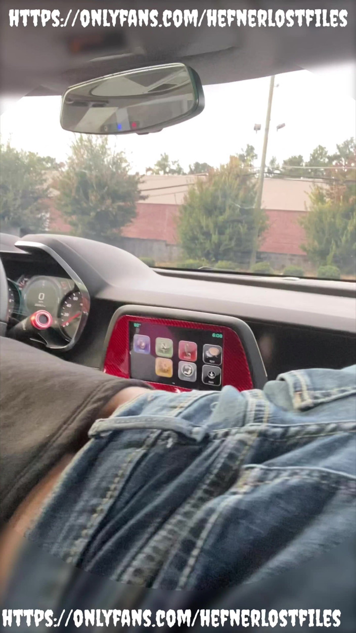 PlayboyHef: Linda Perra Chupa Mi Polla En Un Viaje Por Carretera