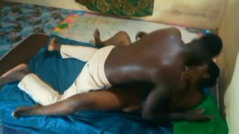 Pornsexlive: Córka mojego sąsiada uwiodła mnie swoją urodą