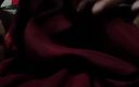 Satin and silky: Pikkop ingewreven met maroon satijn zijdeachtig pak van verpleegster (27)