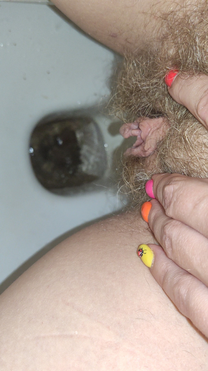 Risky Hairy Couple: Pipí